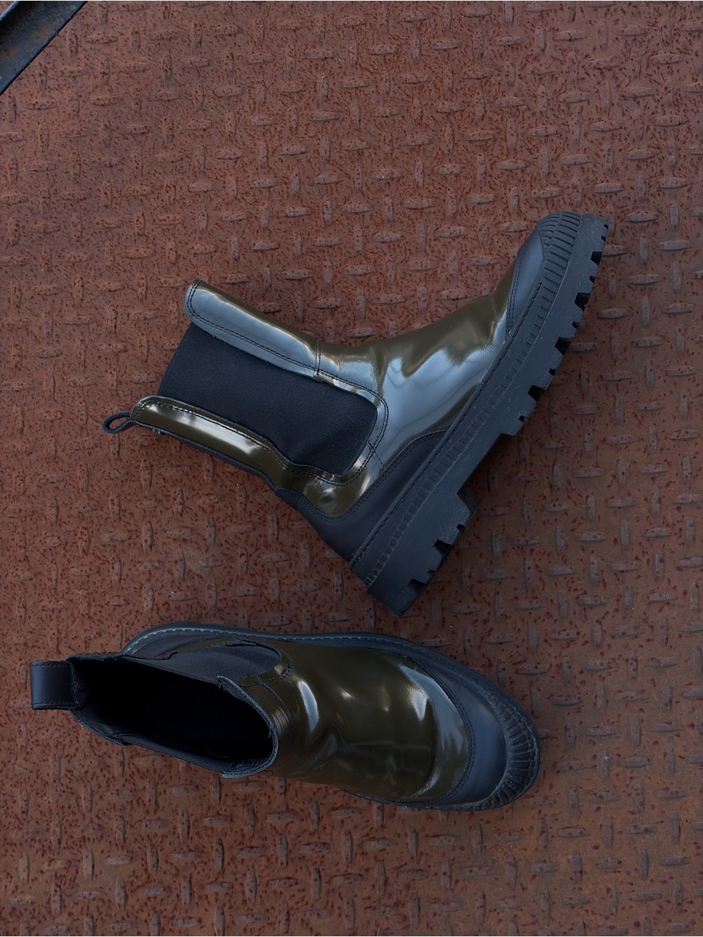 Scotch & Soda Olive Patent Chukka Boots with Black Elastic